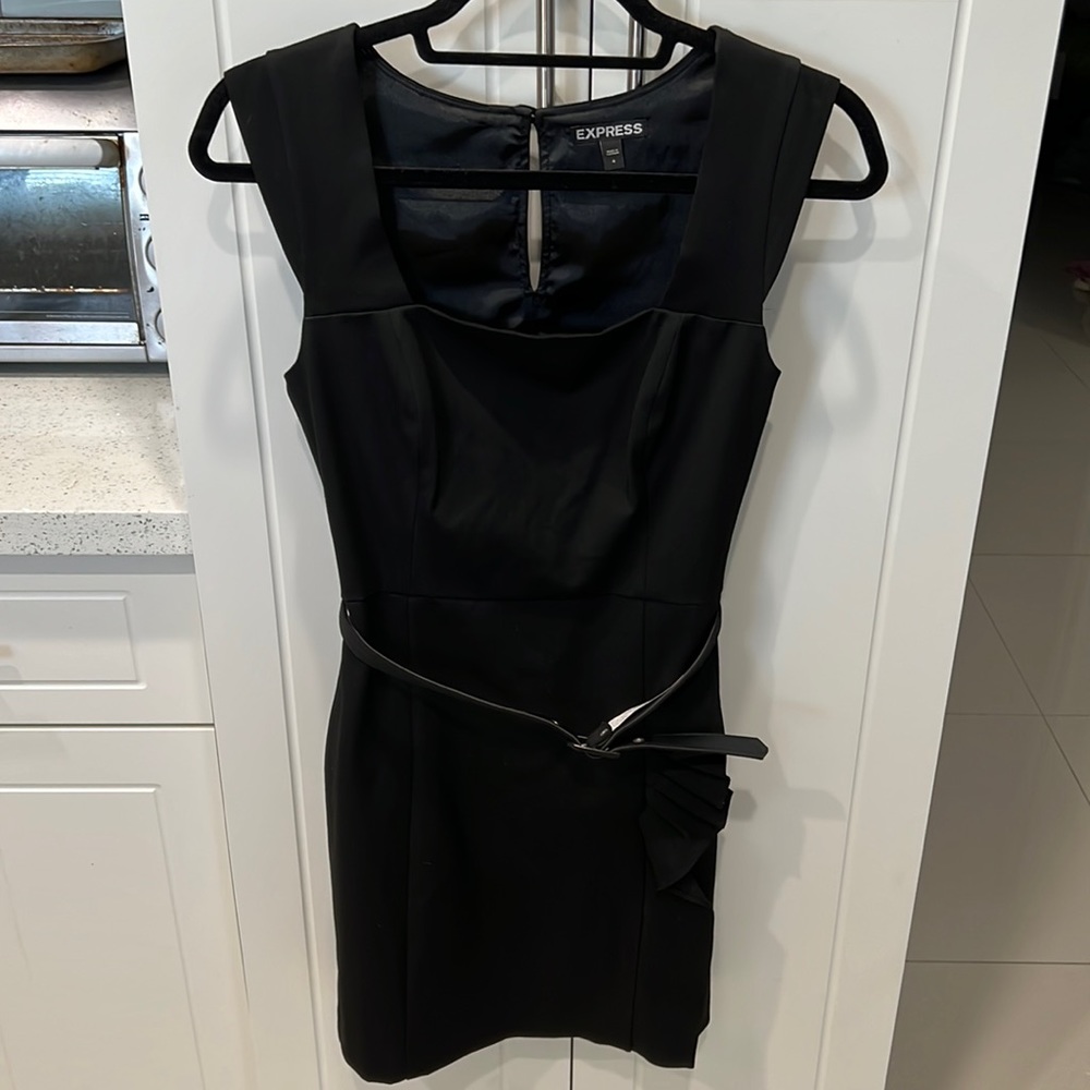 Express woman’s dress, size 4, with belt 61% polyester, 34% rayon, 5% spandex